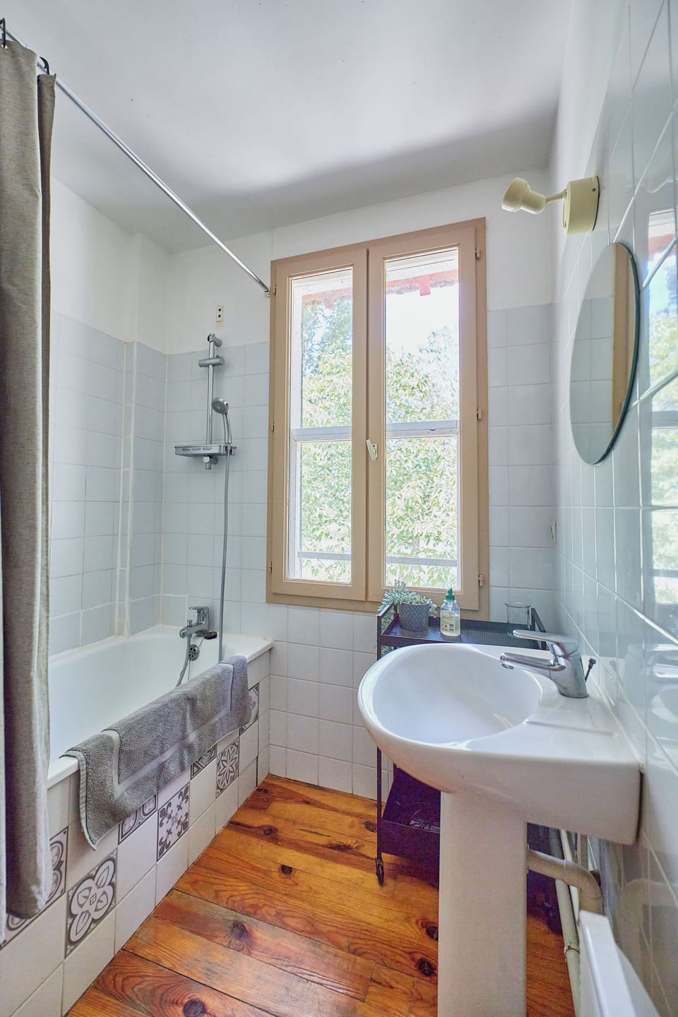 Economy Apartment | Bathroom | Hair dryer, towels, toilet paper