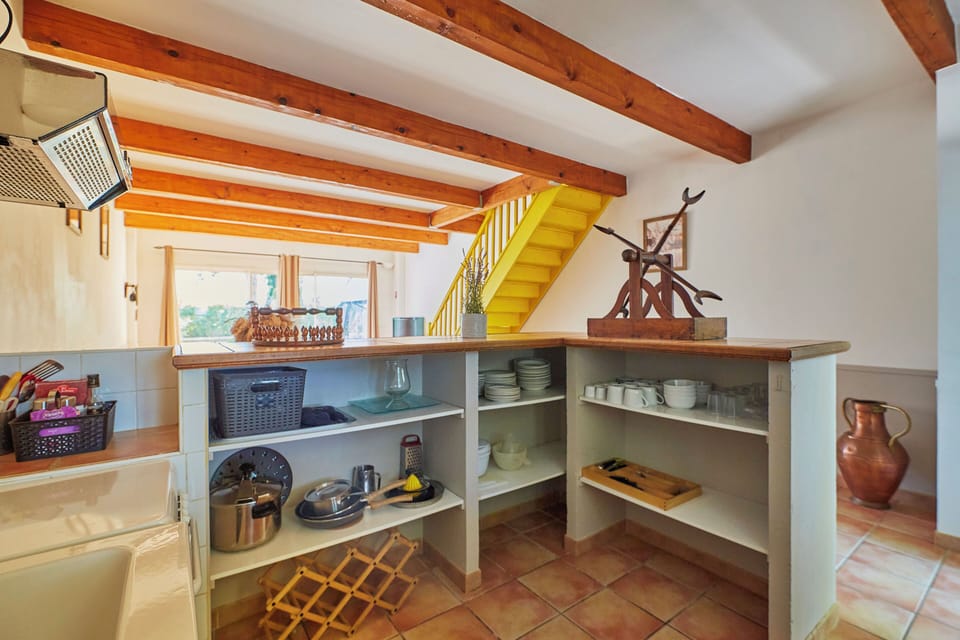 Economy Apartment | Private kitchen | Fridge, microwave, oven, stovetop