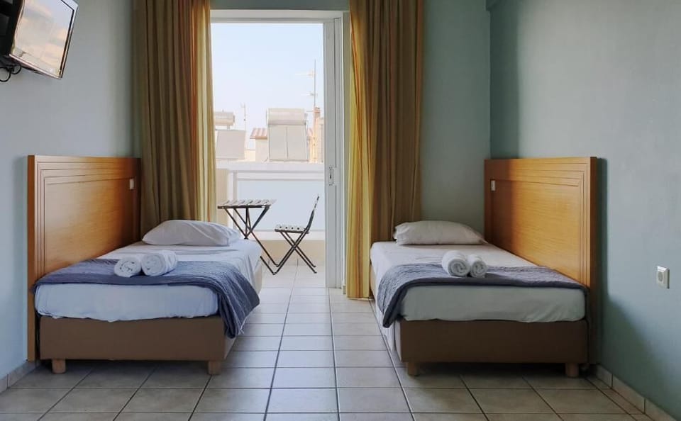 Standard Double or Twin Room | In-room safe, soundproofing, free WiFi, bed sheets