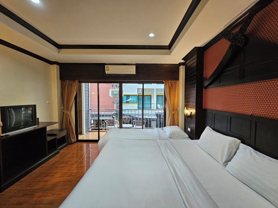 Superior Triple Room | In-room safe, desk, blackout drapes, bed sheets