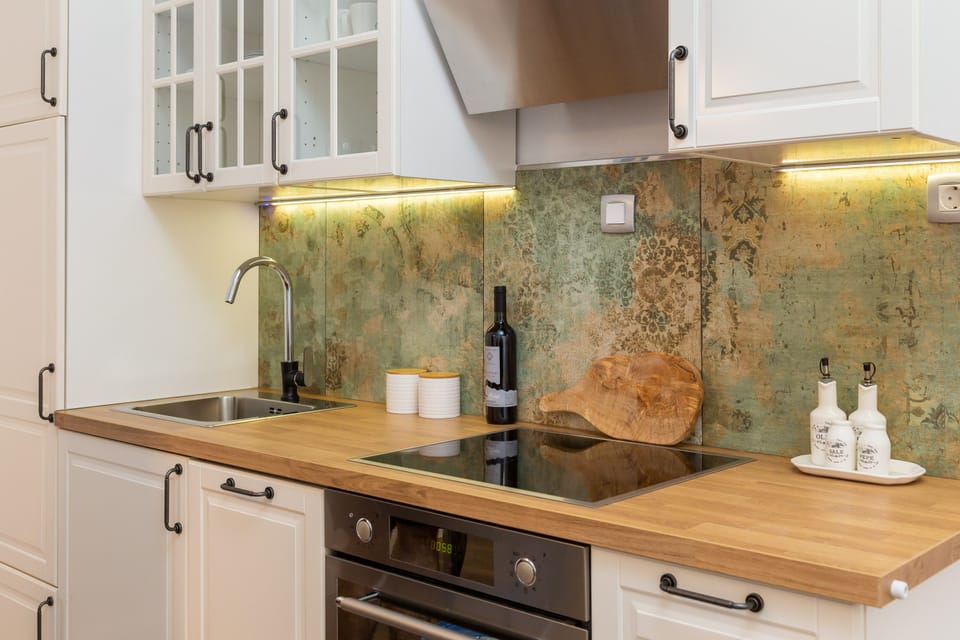 Apartment | Private kitchen | Fridge, microwave, oven, stovetop