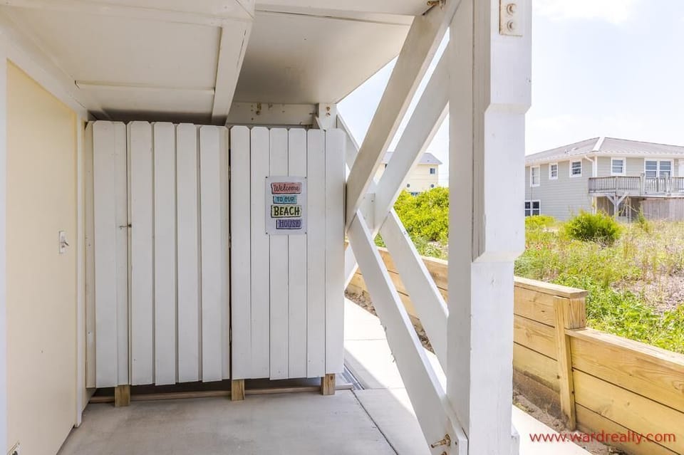 Outdoor Hot & Cold Shower