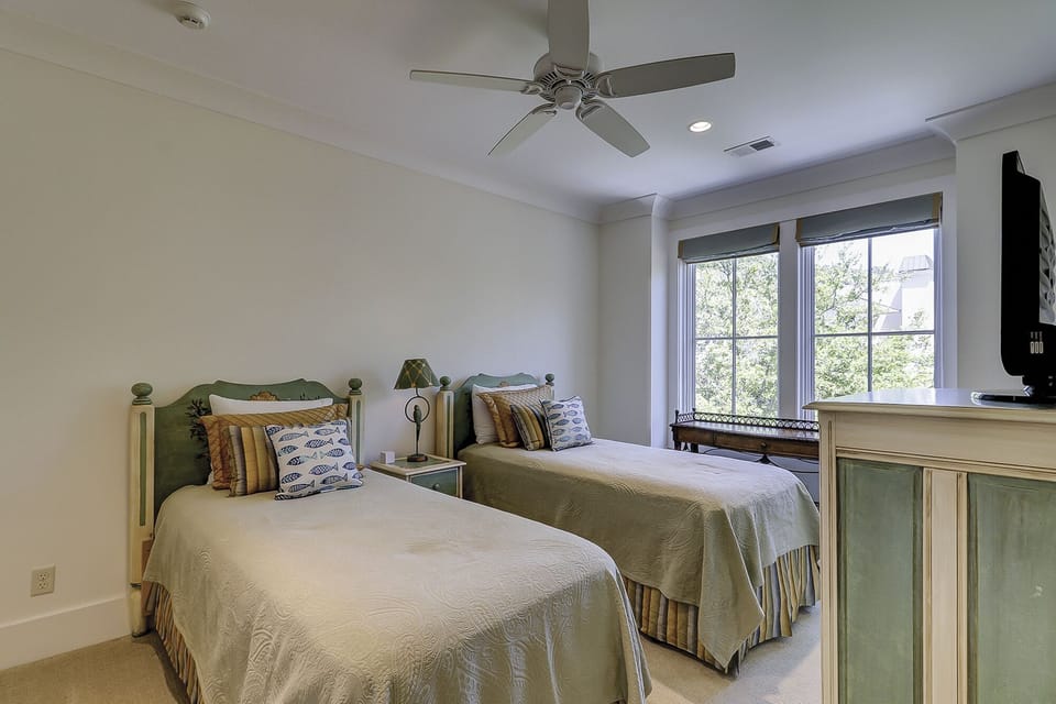 2nd Floor Floor Guest Suite - 2 Twins