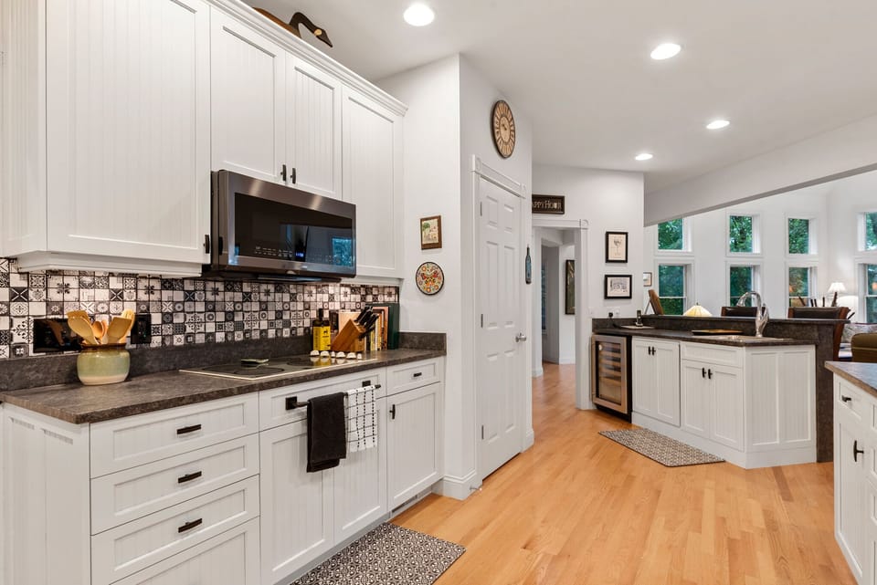 CC177: Picture This | Bottom Level Kitchen