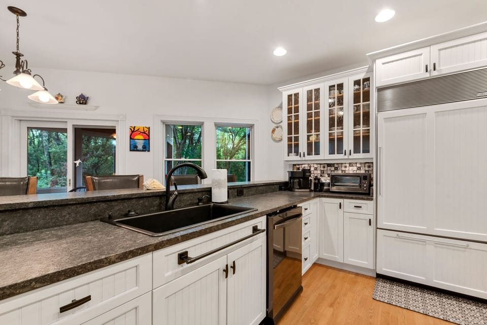 CC177: Picture This | Bottom Level Kitchen