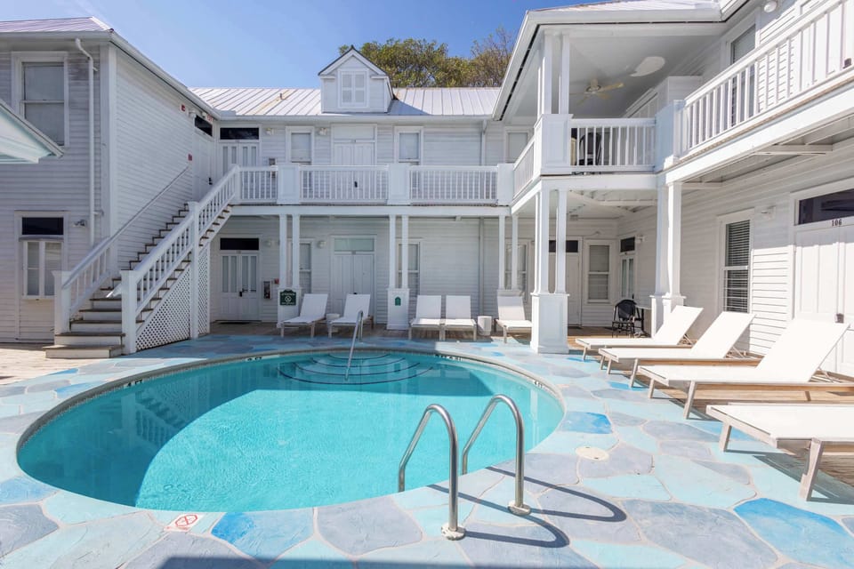 Walk over to the Curry Mansion for pool access