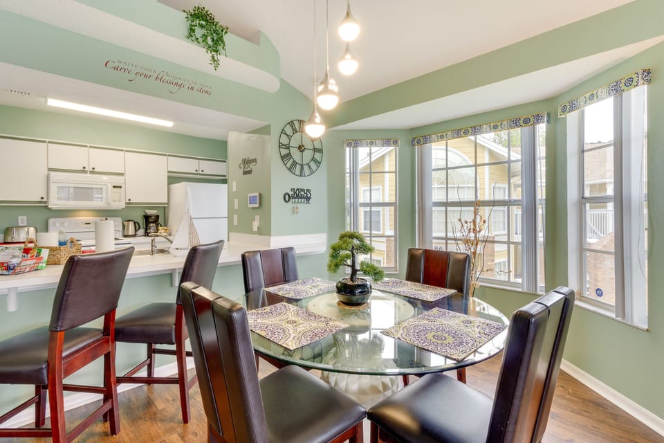 Dining Area | Dishes & Flatware Provided