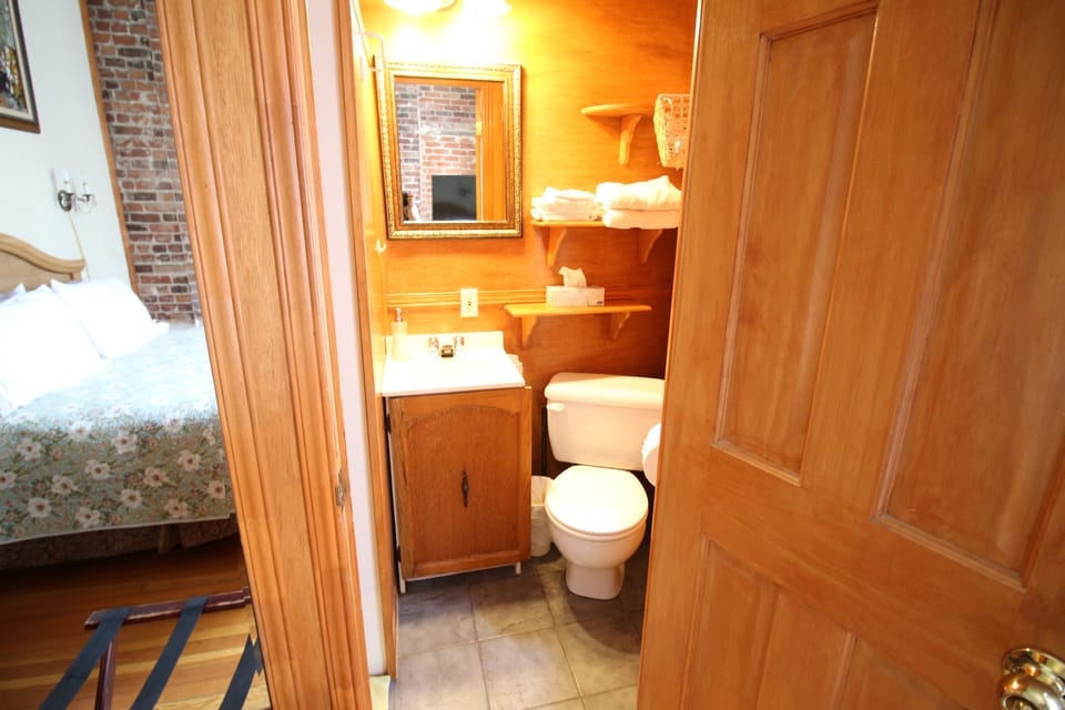 Shower, rainfall showerhead, free toiletries, hair dryer