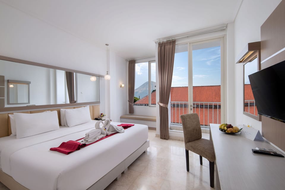 Deluxe Double or Twin Room, Balcony, Garden View | Egyptian cotton sheets, premium bedding, minibar, in-room safe