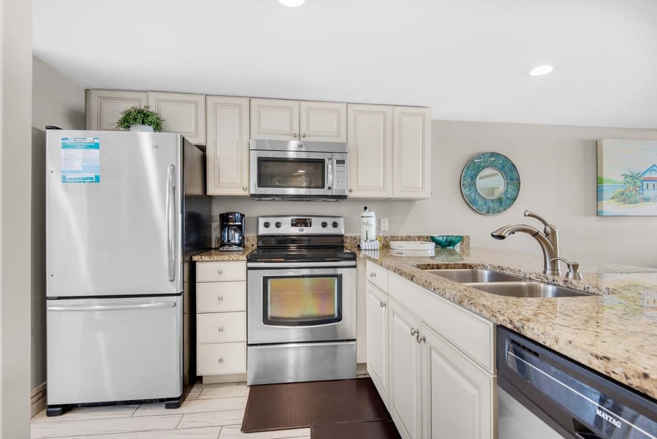 Full kitchen