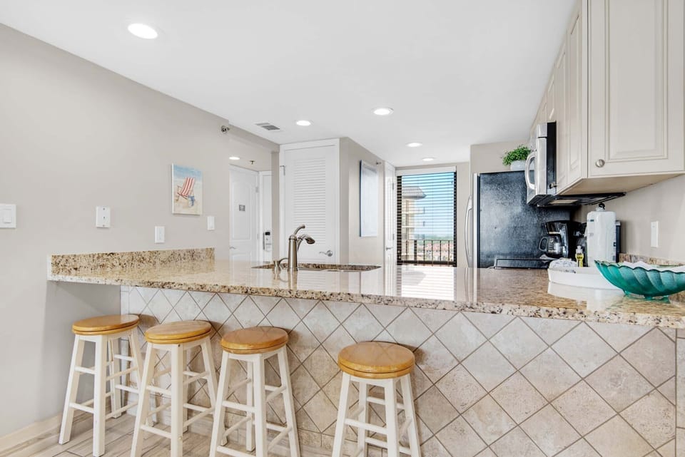 Eat-in bar seating