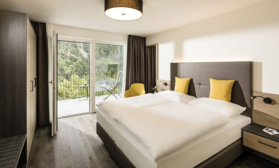 Luxury Apartment | Hypo-allergenic bedding available, minibar, in-room safe