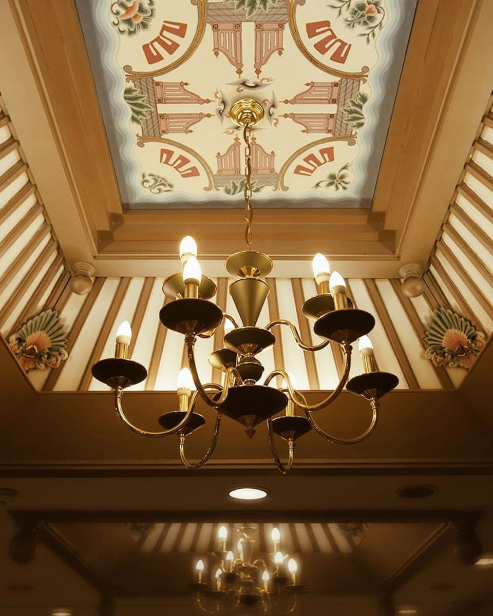 Deluxe Room | In-room dining