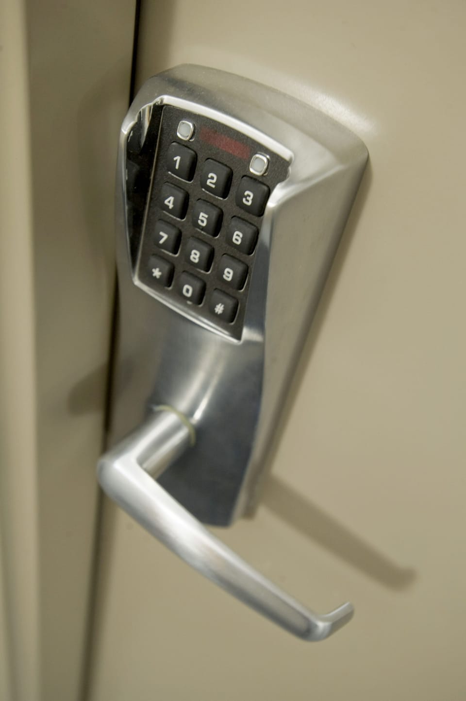 Premium bedding, desk, iron/ironing board, free cribs/infant beds