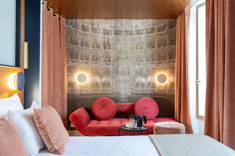 Deluxe Double or Twin Room | In-room safe, desk, blackout drapes, soundproofing