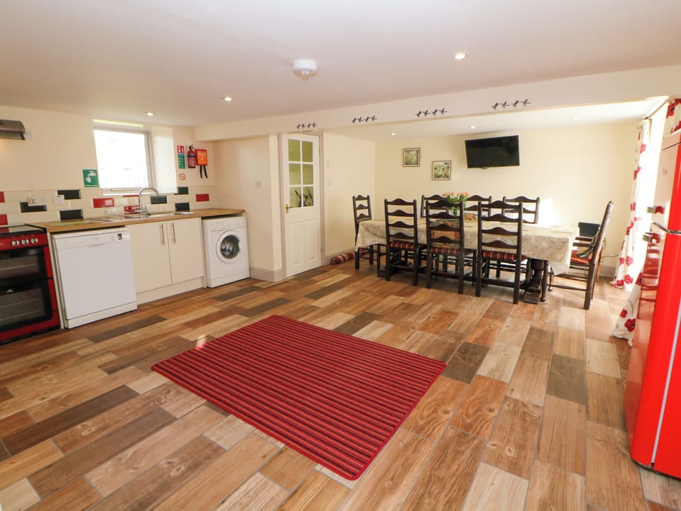 Cottage | Dining
