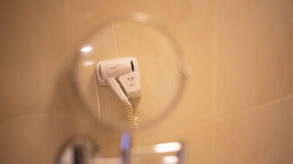 Suite | Bathroom | Shower, free toiletries, hair dryer, bidet
