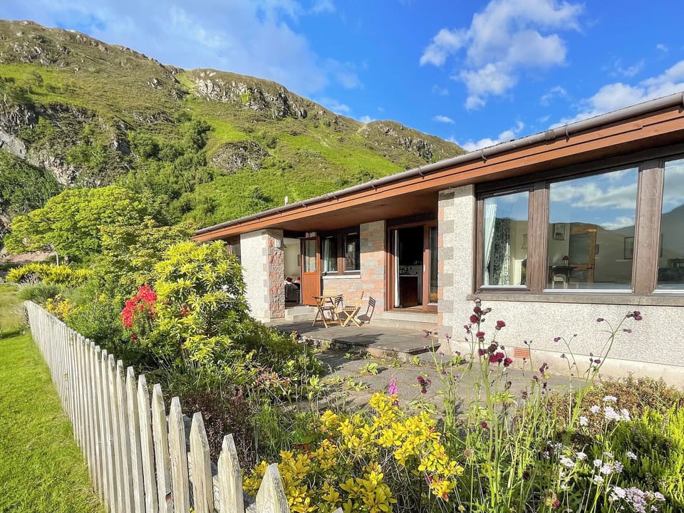 Exterior | Market Stance, Glenelg