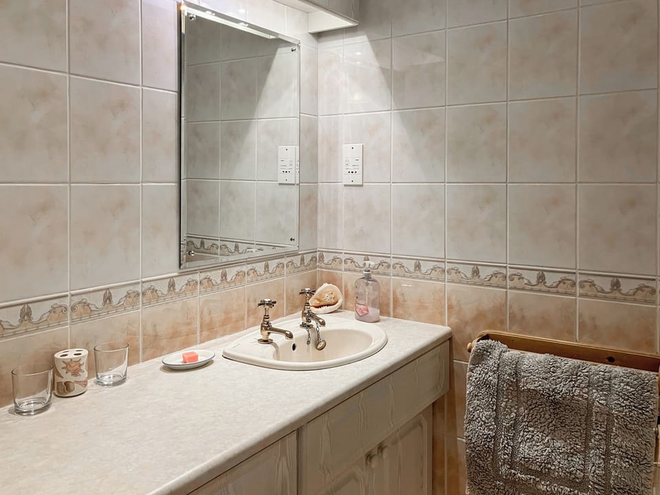 Bathroom | The Pottery Annexe, Baslow
