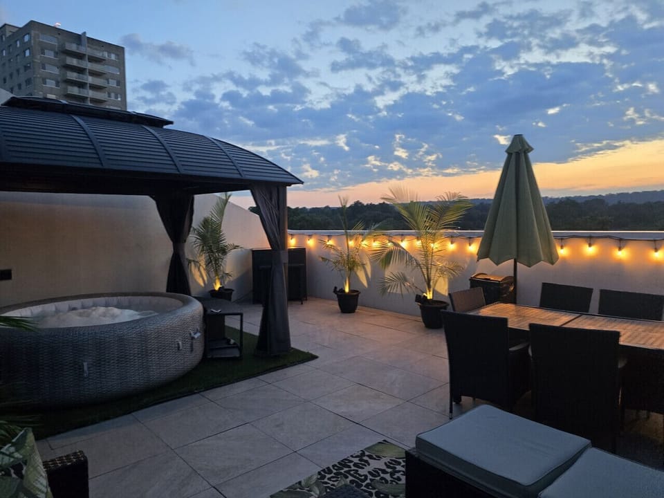 Sunset + Wine = Your Perfect Evening
