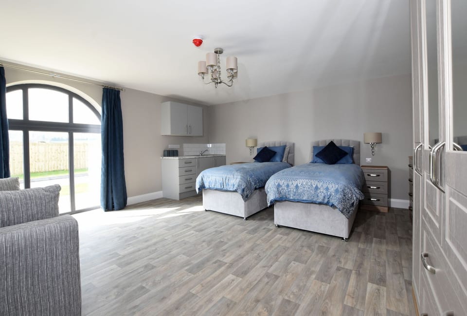 Luxury Suite, Ensuite (Ground floor suite) | Individually decorated, individually furnished, laptop workspace