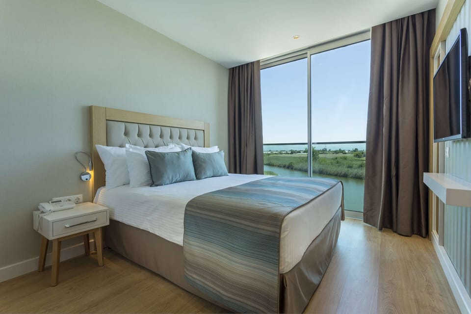 Economy Room, Annex Building (Room Only) | Premium bedding, minibar, in-room safe, desk