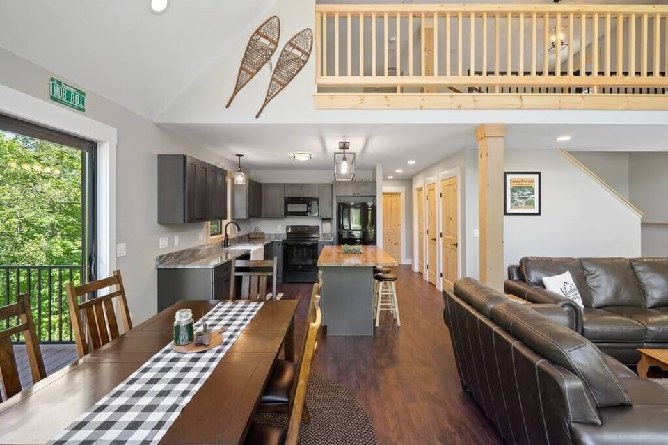 Open floorplan dining room, kitchen and living room. Perfect space to entertain!
