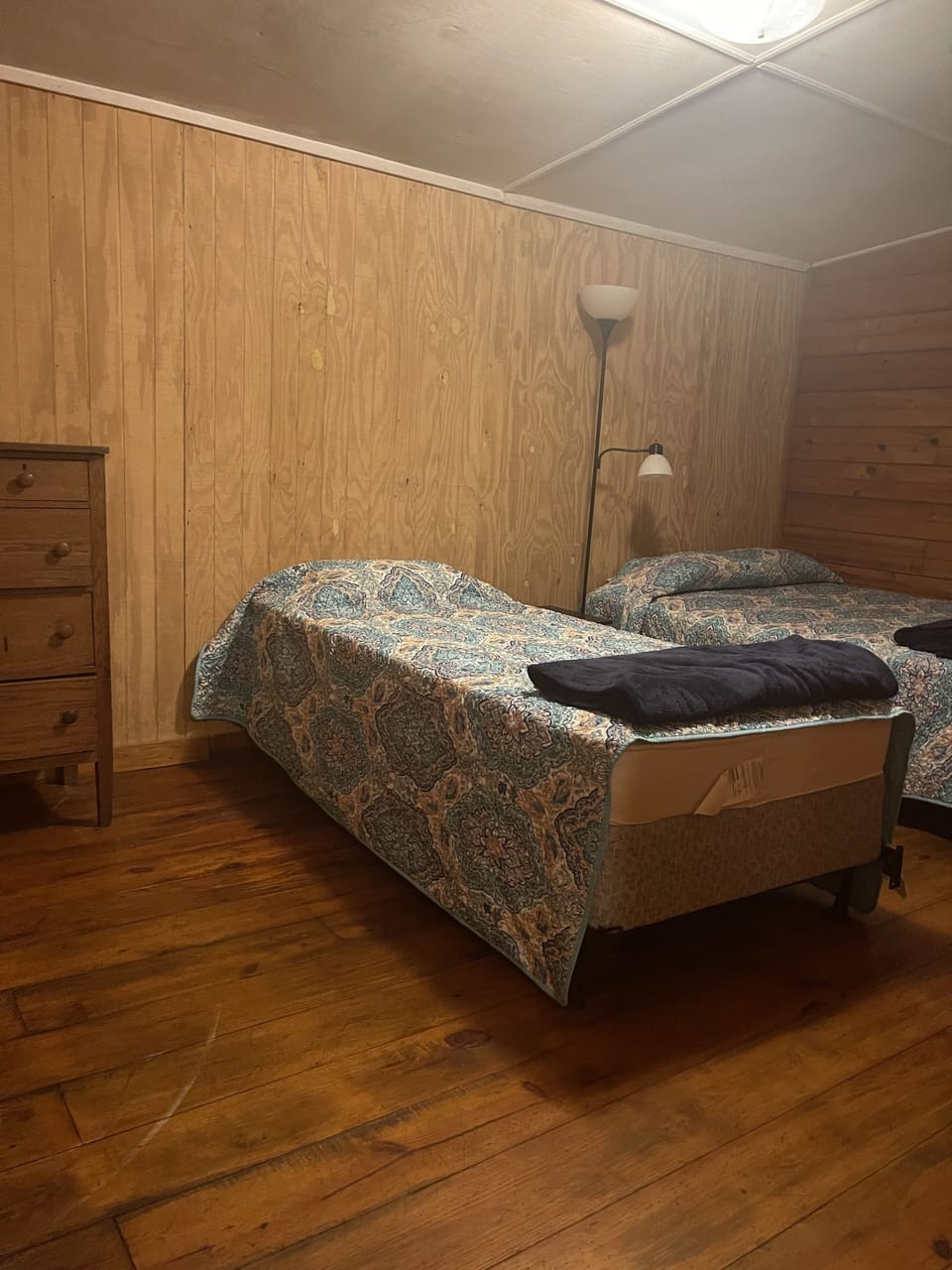 Shared Bed room Queen Bed and Twin Bed