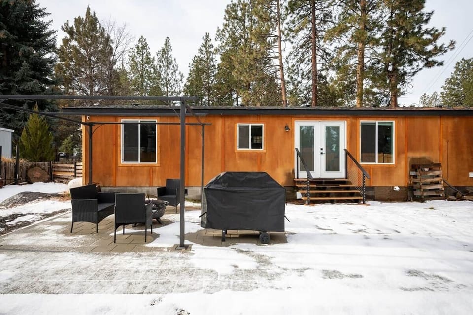 Private outdoor space with propane grill.