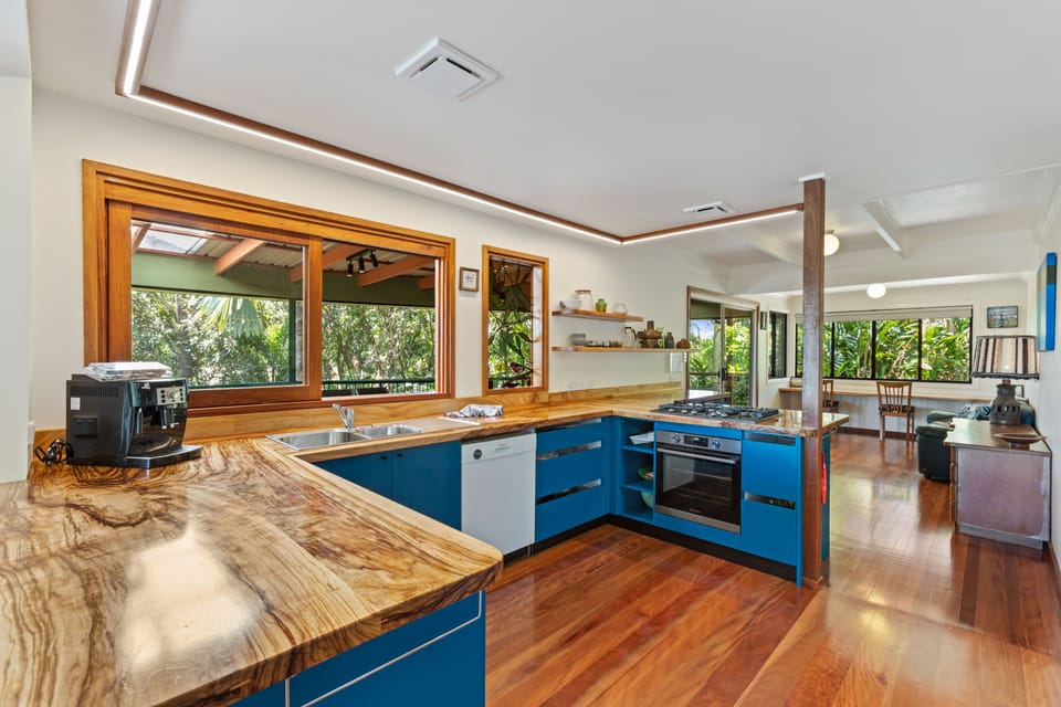 Family House | Private kitchen | Full-size fridge, microwave, oven, stovetop