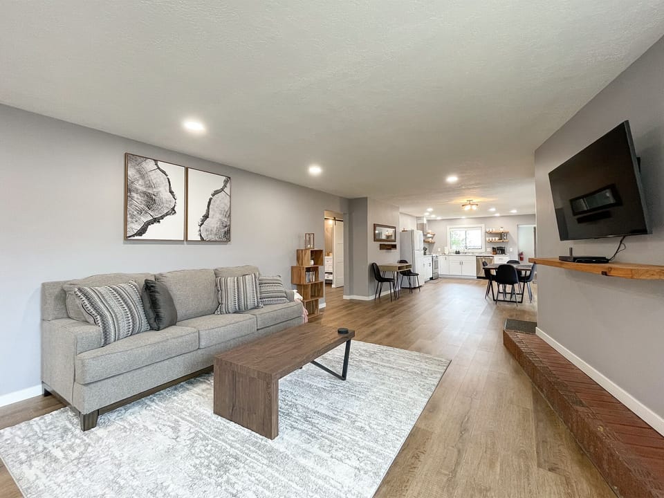 Living Area/Open Layout 