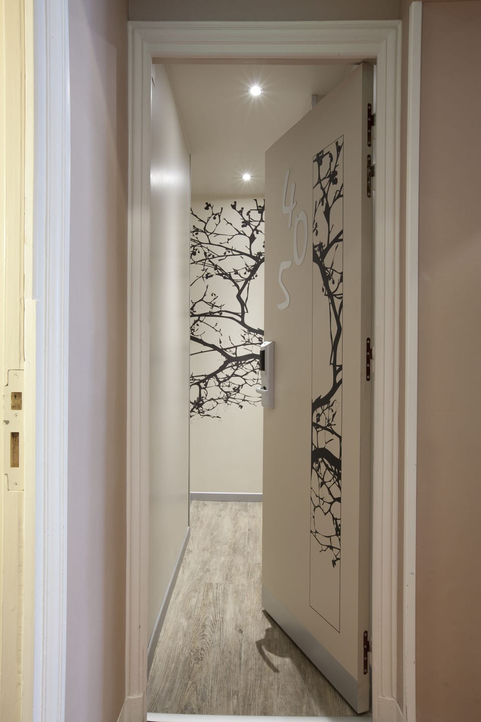 Standard Single Room | Minibar, in-room safe, desk, blackout drapes