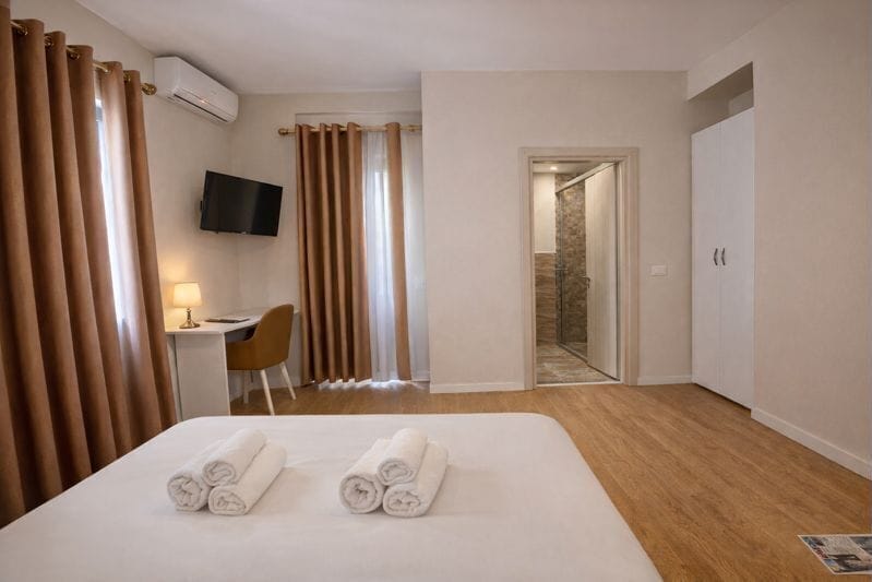 Deluxe King Room with Balcony | Desk, laptop workspace, blackout drapes, free WiFi