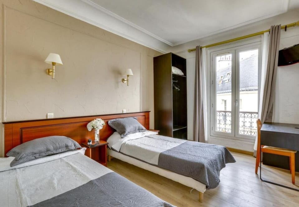 In-room safe, desk, soundproofing, free WiFi