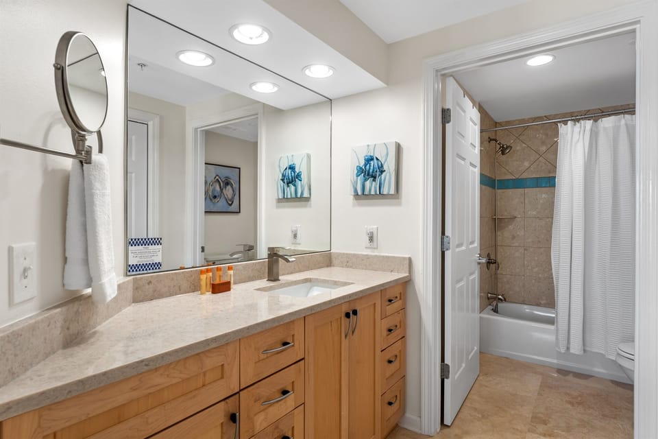 Tub shower combo in guest bath 1