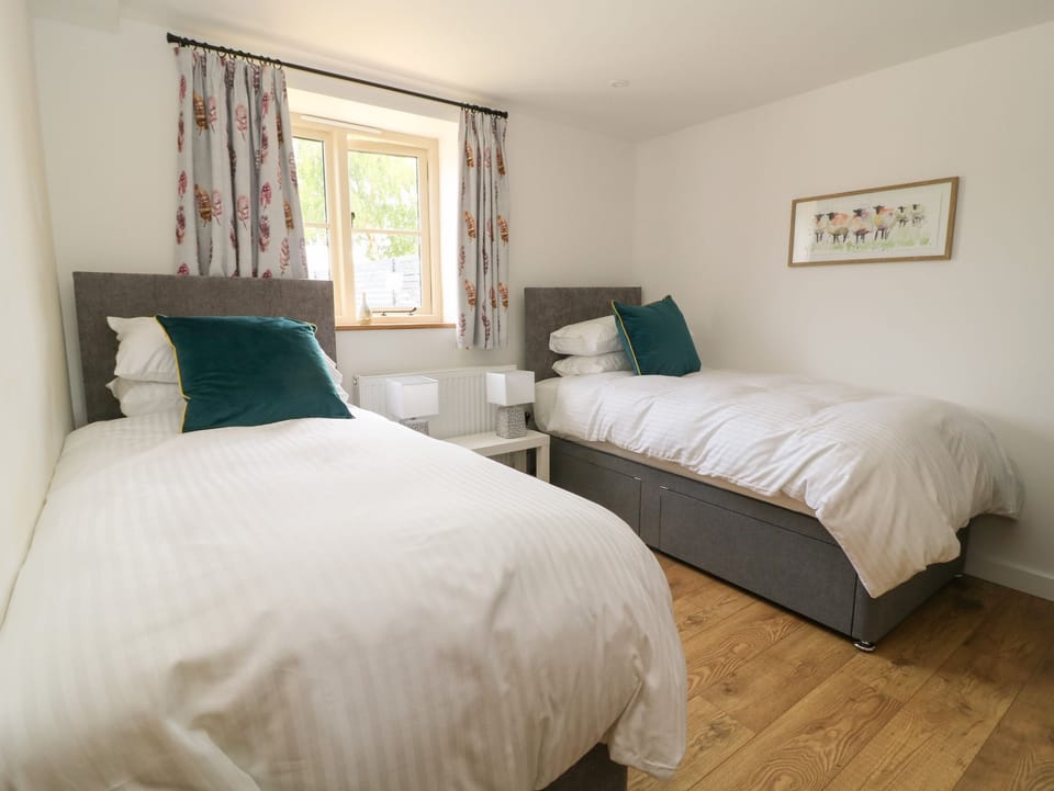 Cottage | 2 bedrooms, individually decorated, individually furnished, free WiFi