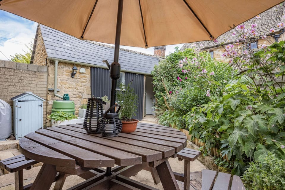 Little Mullions Garden - StayCotswold