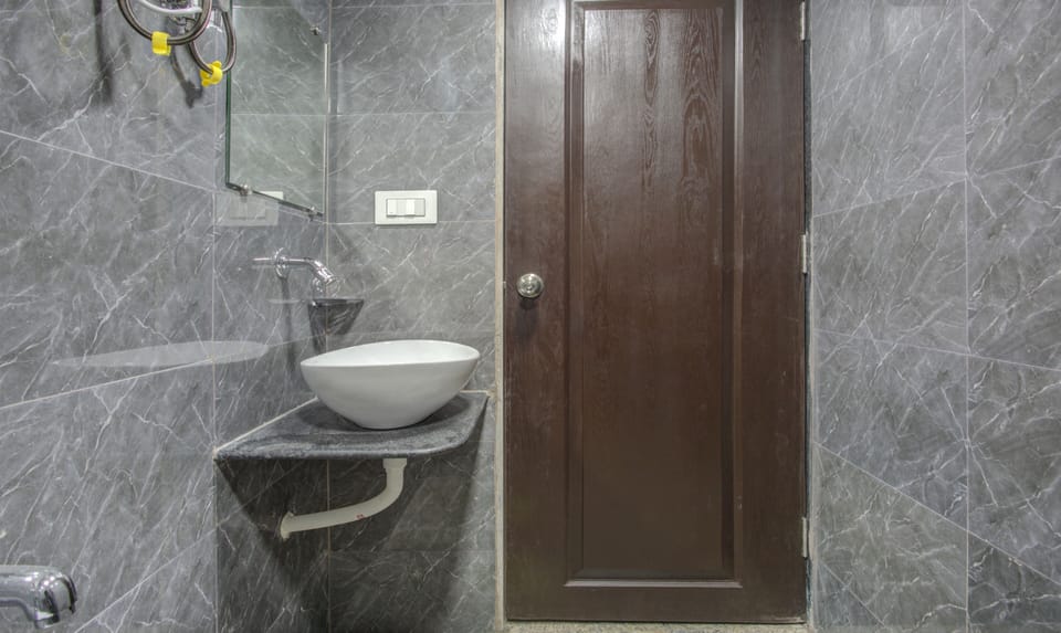 Standard Room | Bathroom | Free toiletries, towels, soap, shampoo