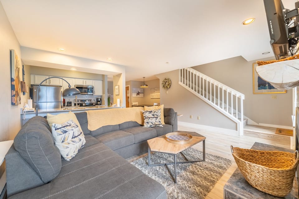 Living area featuring a gas fireplace and cozy furnishings.