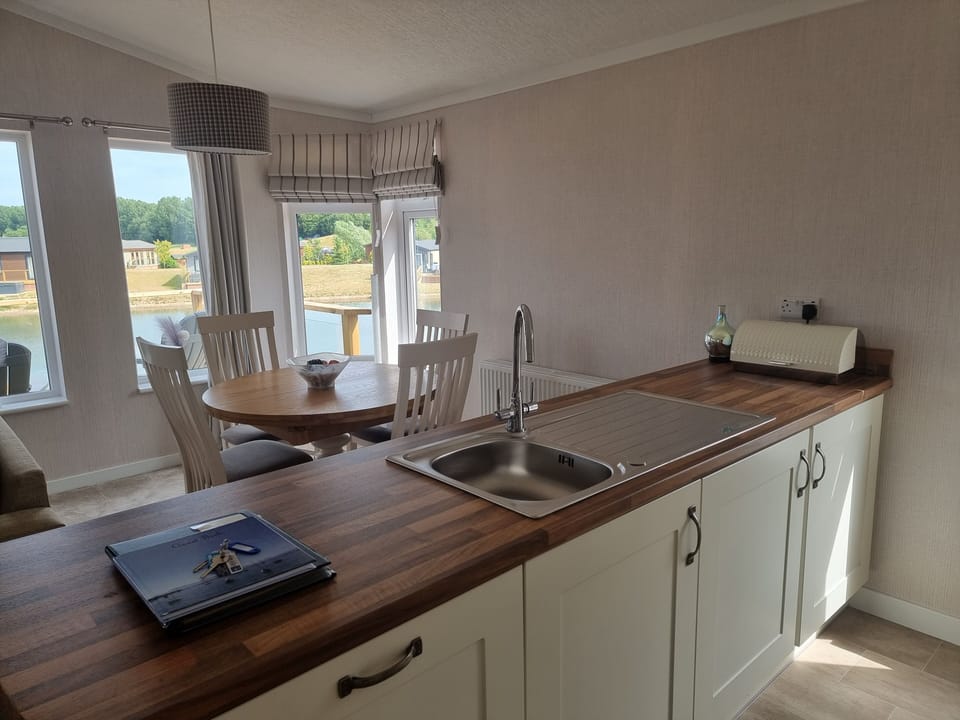 Cabin | Private kitchen | Fridge, microwave, oven, stovetop