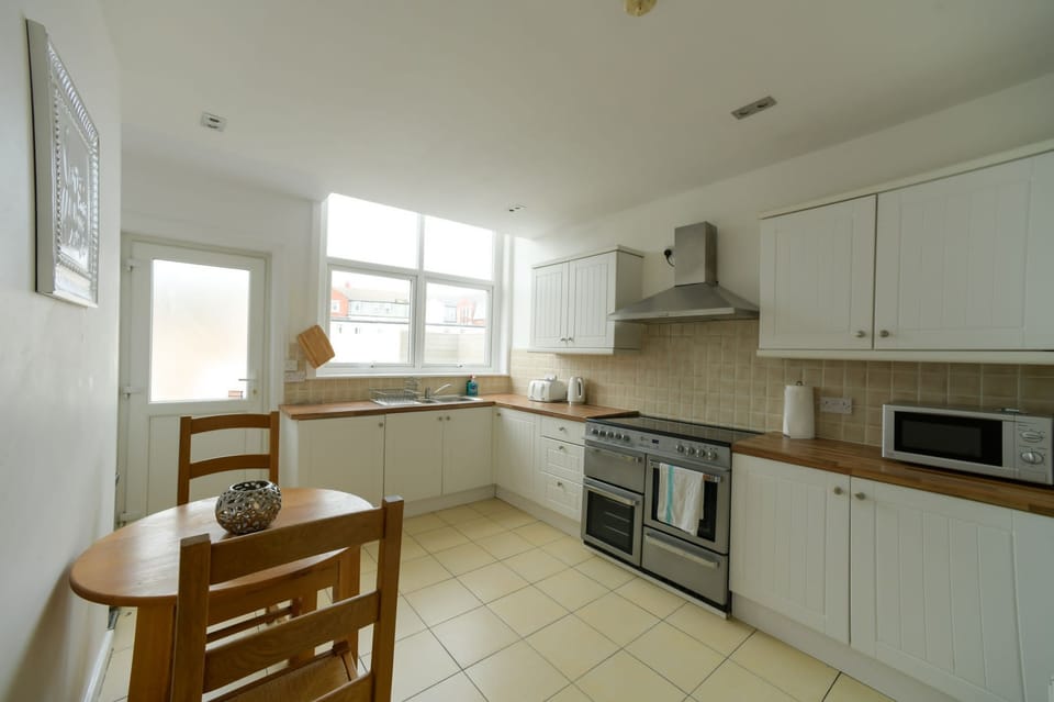 Superior Apartment, Private Bathroom (with Private Hot Tub) | Shared kitchen