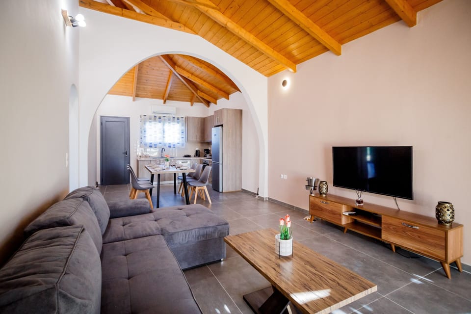 Villa | Living area | 50-inch flat-screen TV with cable channels, TV