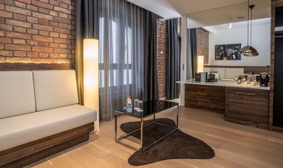 Junior Suite | Premium bedding, minibar, in-room safe, desk