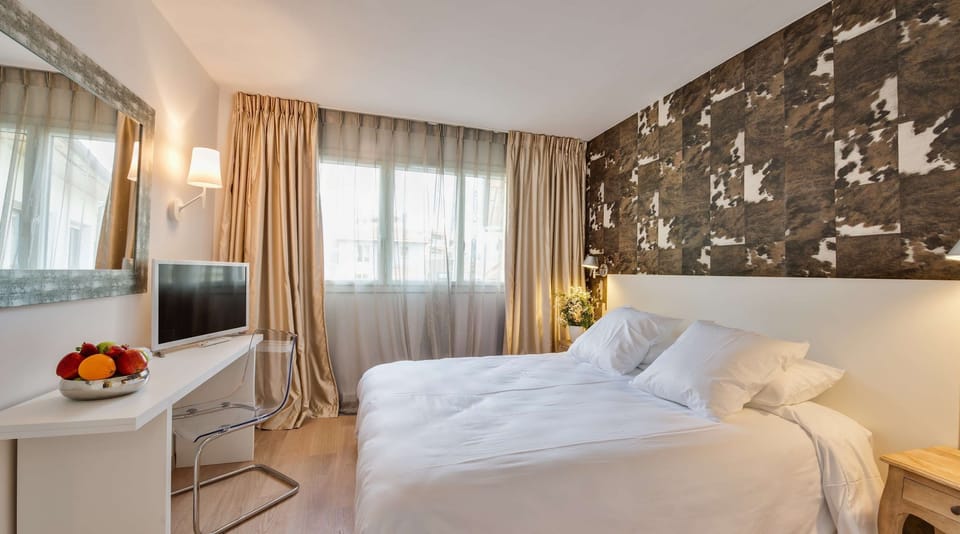 In-room safe, individually decorated, individually furnished, desk