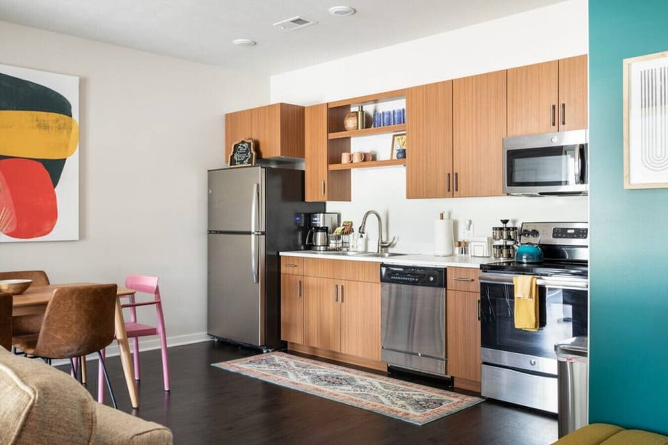 A chef’s delight in this fully stocked kitchen 🍳✨