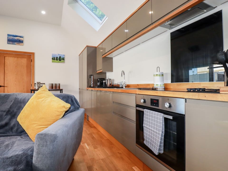 Cottage | Private kitchen | Fridge, dishwasher, electric kettle, toaster