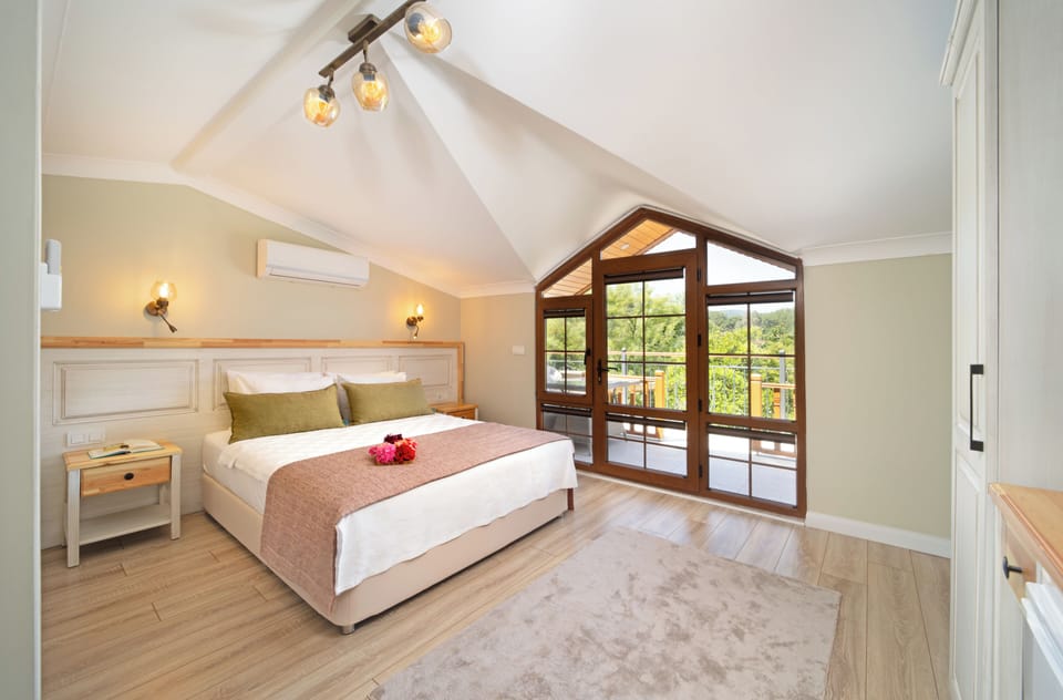 Hypo-allergenic bedding, in-room safe, individually decorated