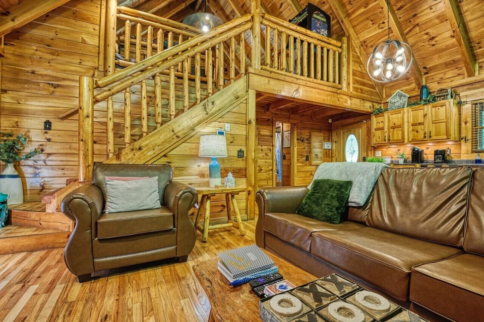 Living / Staircase / Loft / Game room