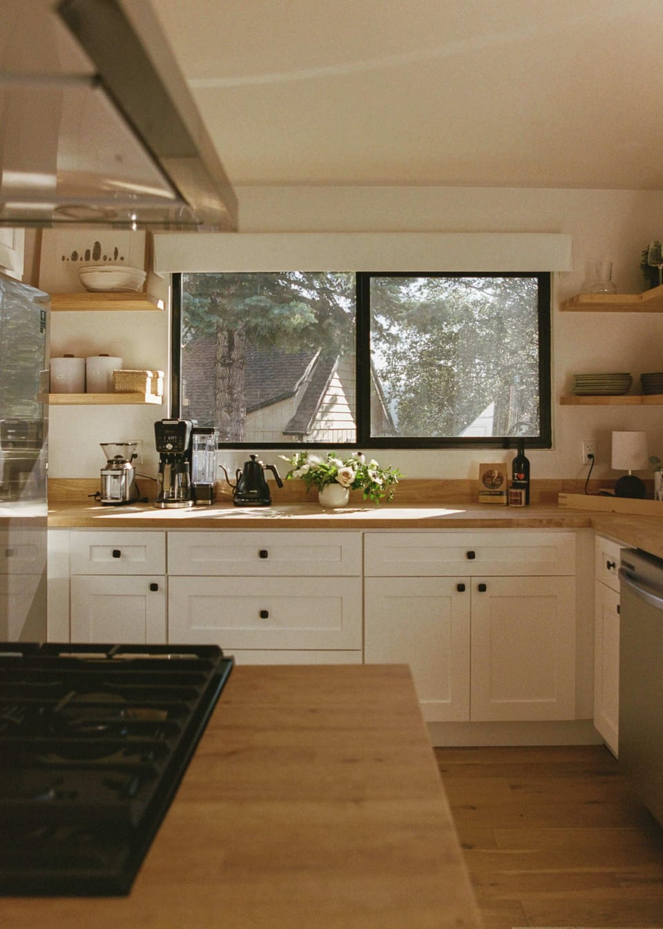 Start your mornings right! Brew a fresh cup of coffee and savor tranquil moments in our home's cozy ambiance. ☕️
