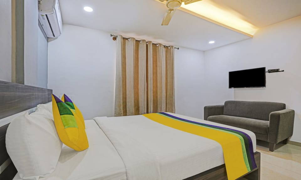 Standard Room | Iron/ironing board (on request)